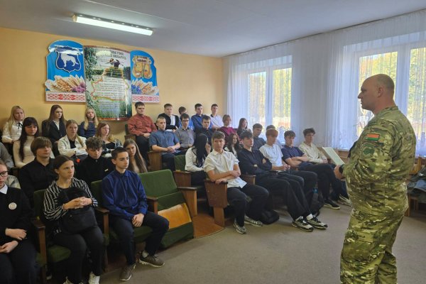 Шаг к мечте: профориентационное мероприятие с сотрудником ИК-11 в средней школе № 4 г. Волковыска