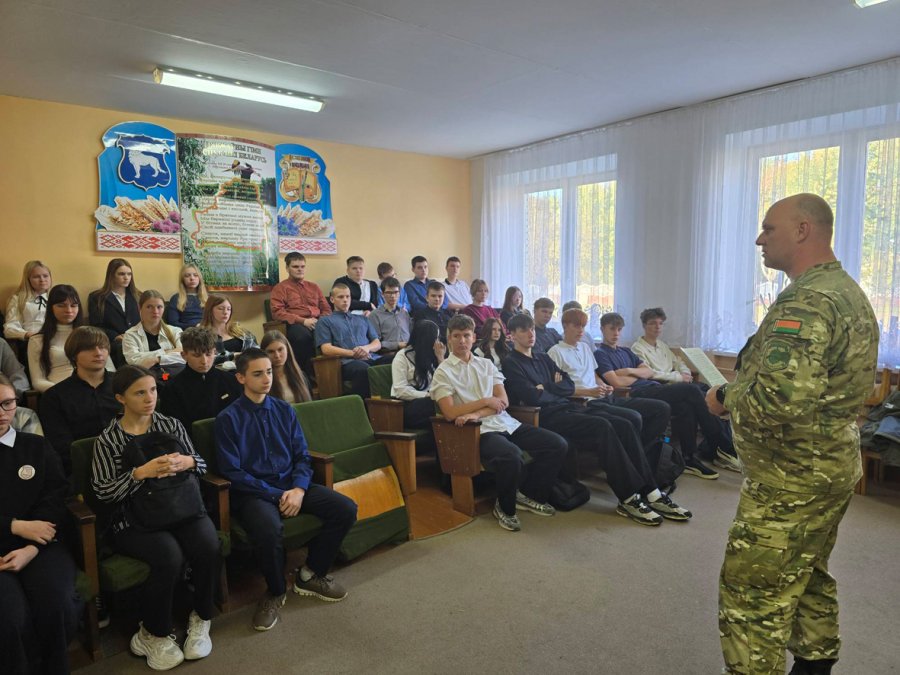 Шаг к мечте: профориентационное мероприятие с сотрудником ИК-11 в средней школе № 4 г. Волковыска