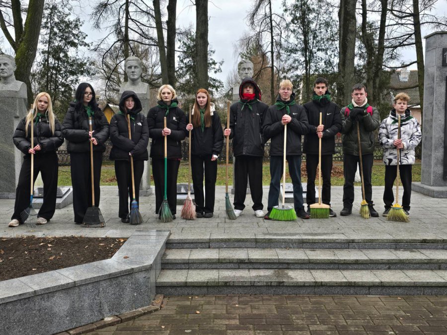 Волонтёрский отряд «Луч тепла» принял участие в акции «Обелиск»