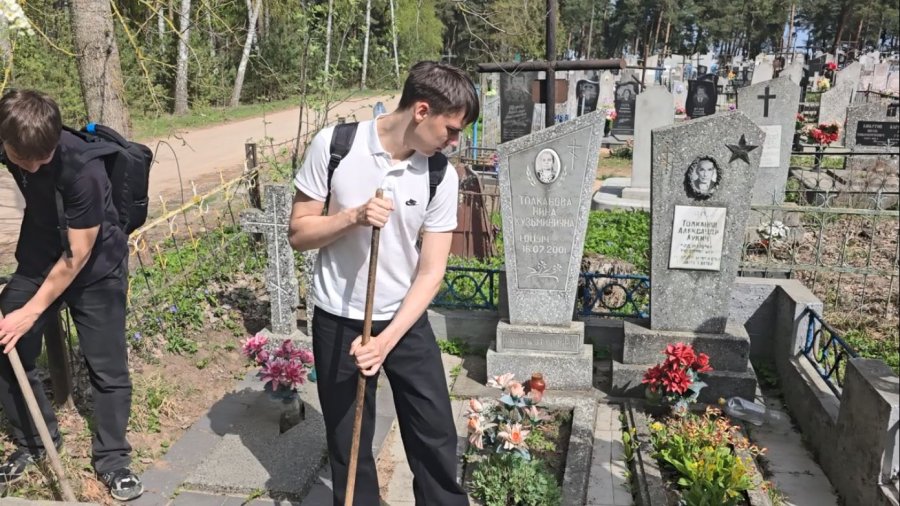 Молодёжь чтит память: патриотическая акция в Волковыске #80_летПобеды #ВахтаПамяти